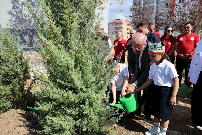 Çanakkale’de 78 bin öğrenci okullarına ’Yeşil Vatan’ dersiyle başladı
