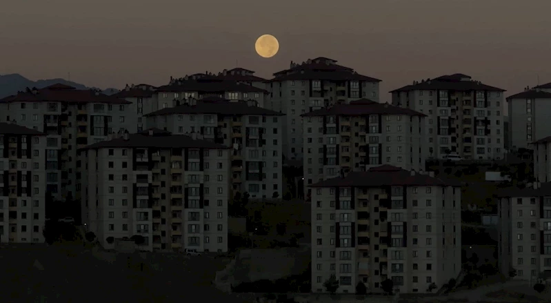 Yüksekova’da dolunay görsel şölen yaşattı
