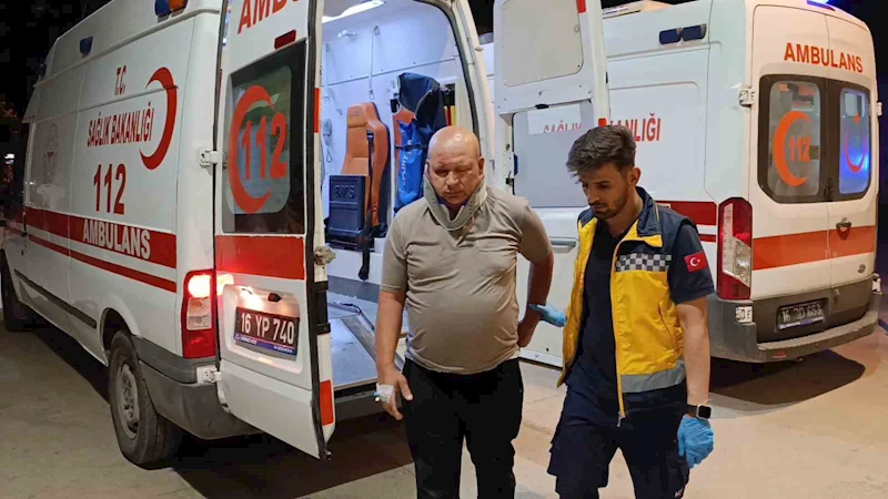 Bursa’da 2 otomobil kafa kafaya çarpıştı: 4 yaralı
