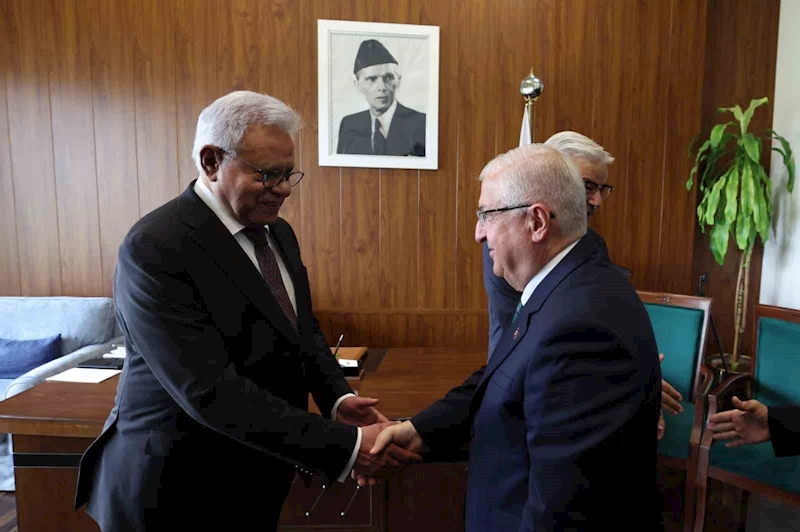 Bakan Güler, Pakistanlı mevkidaşı Asif ile bir araya geldi
