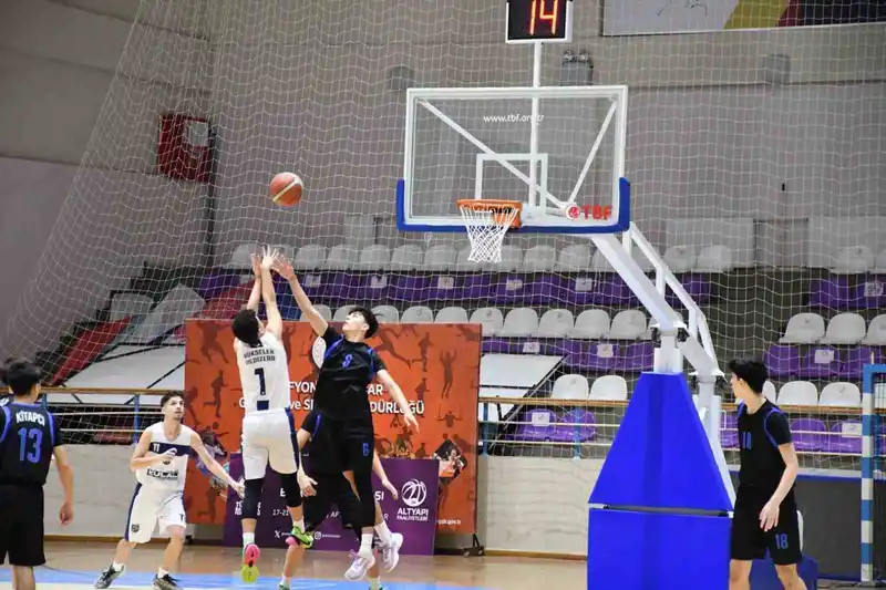 U18 Erkekler Basketbol Bölge Şampiyonası Afyonkarahisar'da Başladı