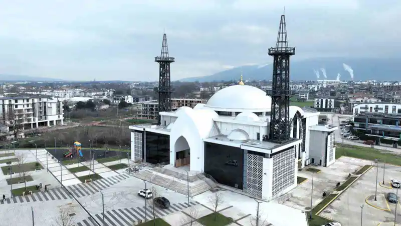 Kartepe Kent Meydanı Cami, ilk teravihle açılıyor