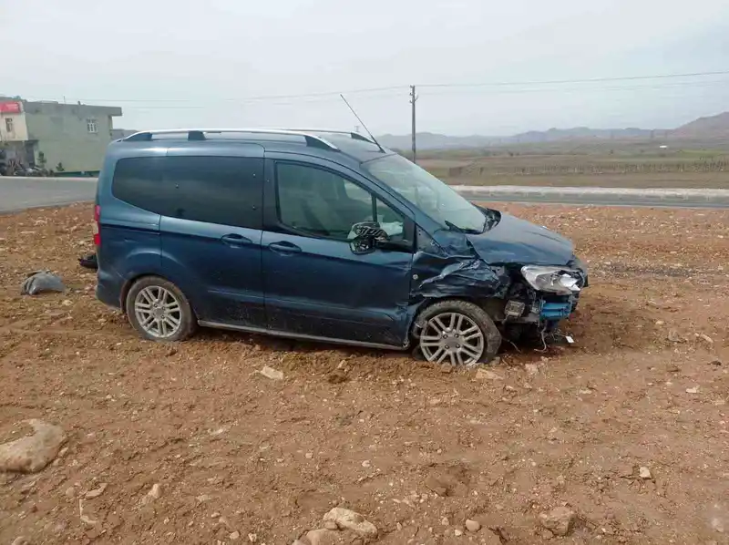 Gercüş'teki trafik kazasında araçtakiler yara almadan kurtuldu