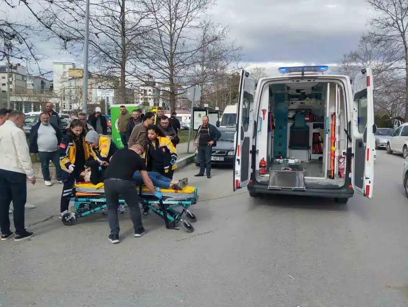 Çarşamba'da otomobil motosiklete çarptı: Kurye yaralandı