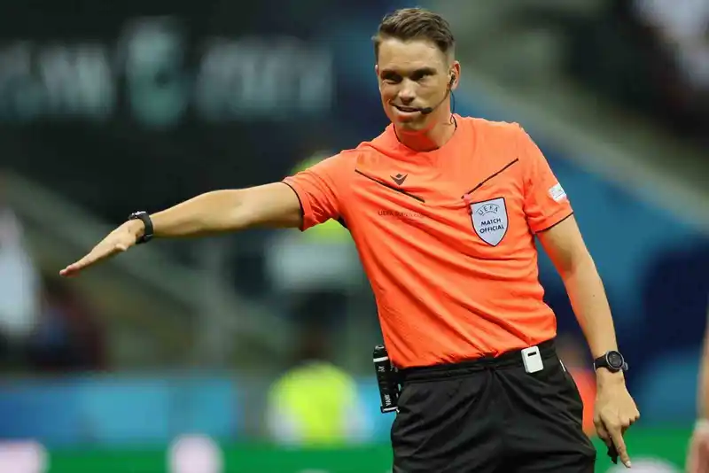 Fenerbahçe - Nottingham Forest maçının hakemi Sandro Scharer