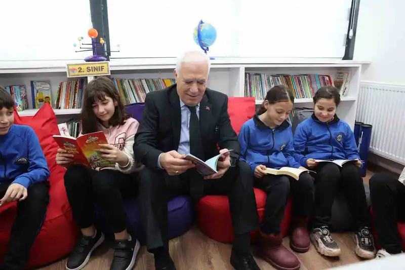 Bursa Büyükşehir'den okul kütüphanesine yenileme ve kitap desteği