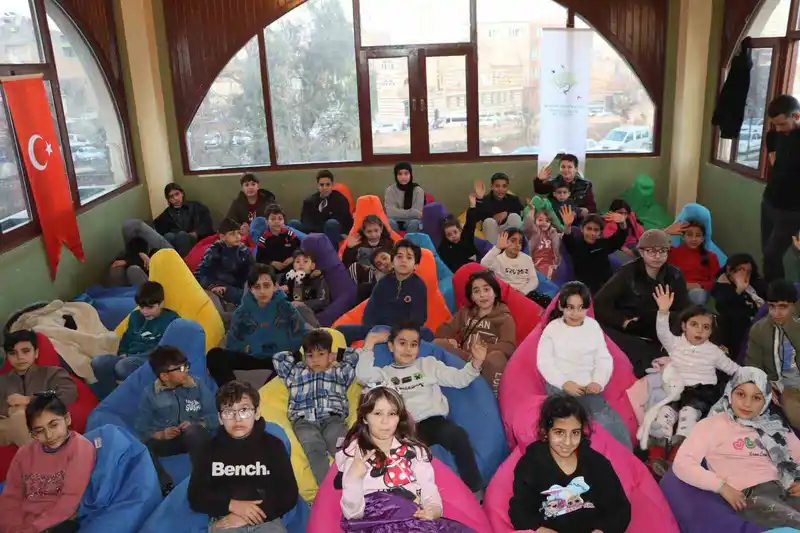 Şanlıurfa'da yetim ve öksüz çocuklar sinemayla tanıştı
