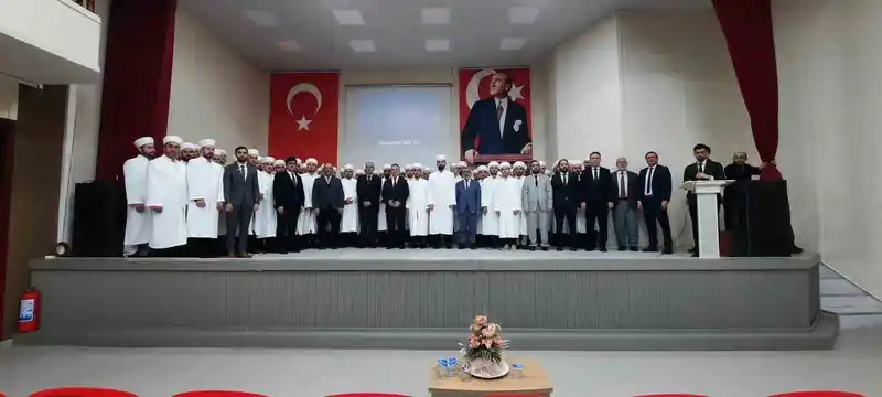 Sinop'ta 70 yeni din görevlisine cübbe ve sarık giydirildi