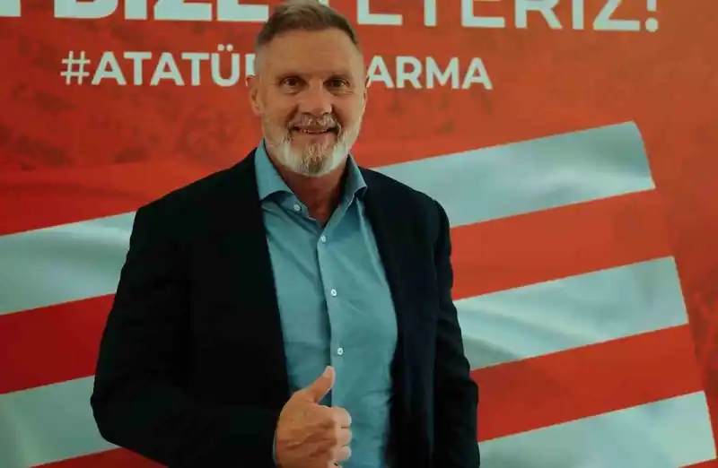 Thorsten Fink: 'Sihirbaz Değilim, Takım ve Taraftar İle Başarı Gelir'