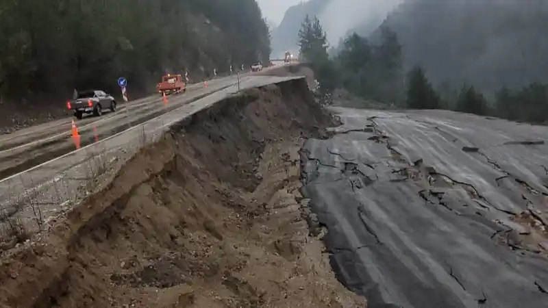 Feke'de Helikopter Pistini Heyelan Vurdu