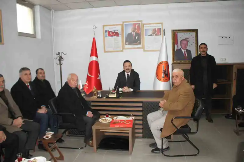 Malazgirt Kaymakamı Göksu Bayram, Yenilenen Muhtarlar Derneğini Ziyaret Etti