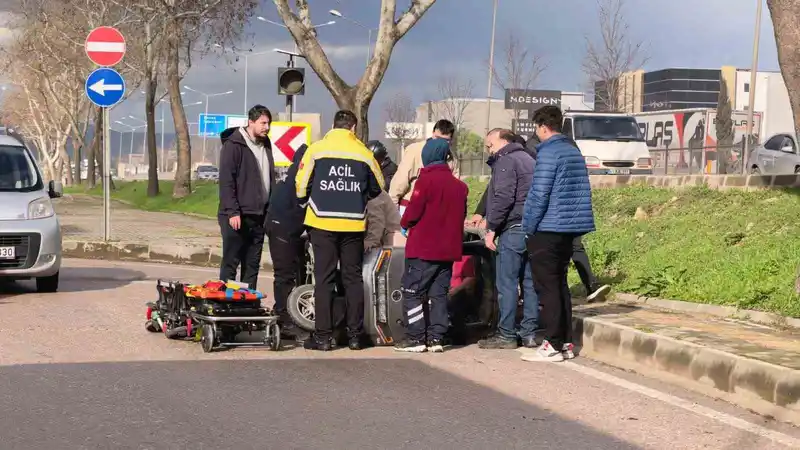 İnegöl'de triportör devrildi: Yaralanan annenin çocuğu ağladı