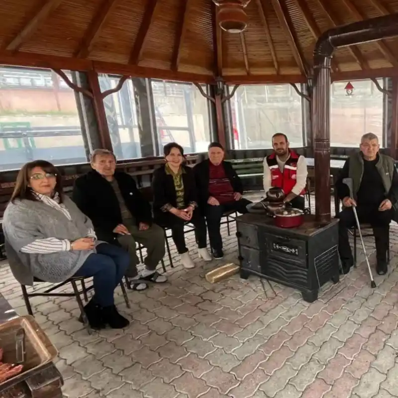 Bilecik'te huzurevi sakinleri sucuk-ekmek etkinliğinde buluştu