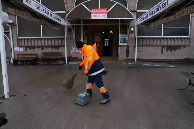 Gölbaşı'nda camiler Ramazan'a gül suyuyla hazırlandı