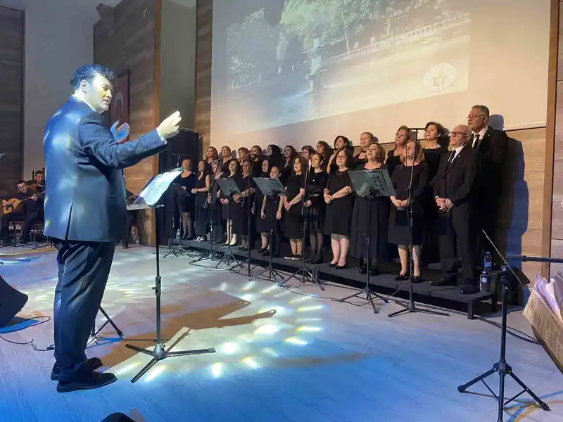 Alaşehir'de 7 Bölgenin Türküleri Konseri Coşkuyla Sahnelendi