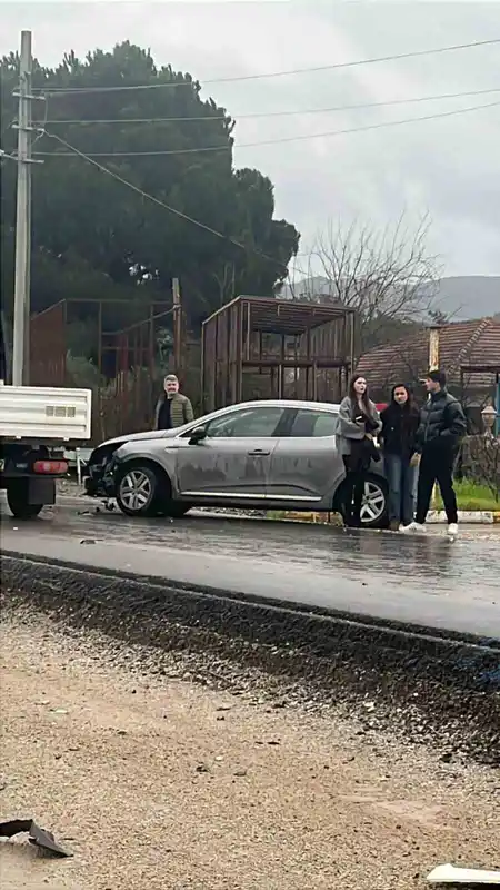 Marmaris'te otomobil ve motosiklet çarpıştı: 1 yaralı