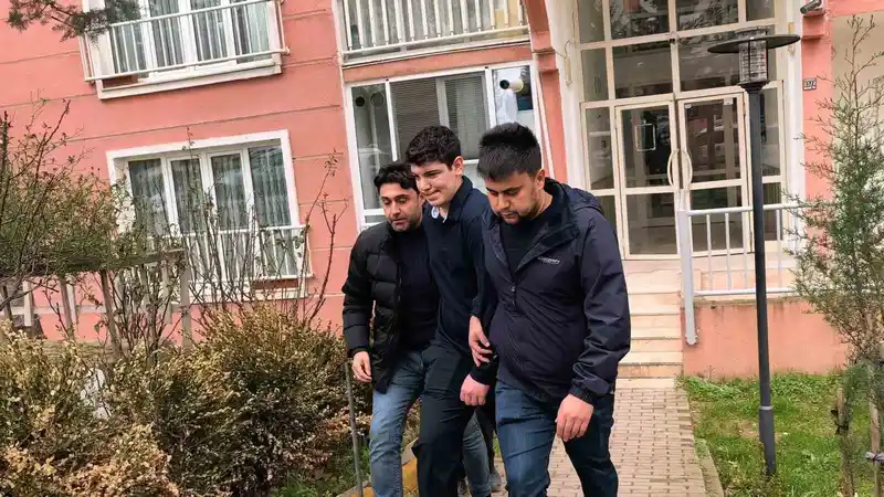 Bursa'da genç, ablasını bıçakla rehin aldı