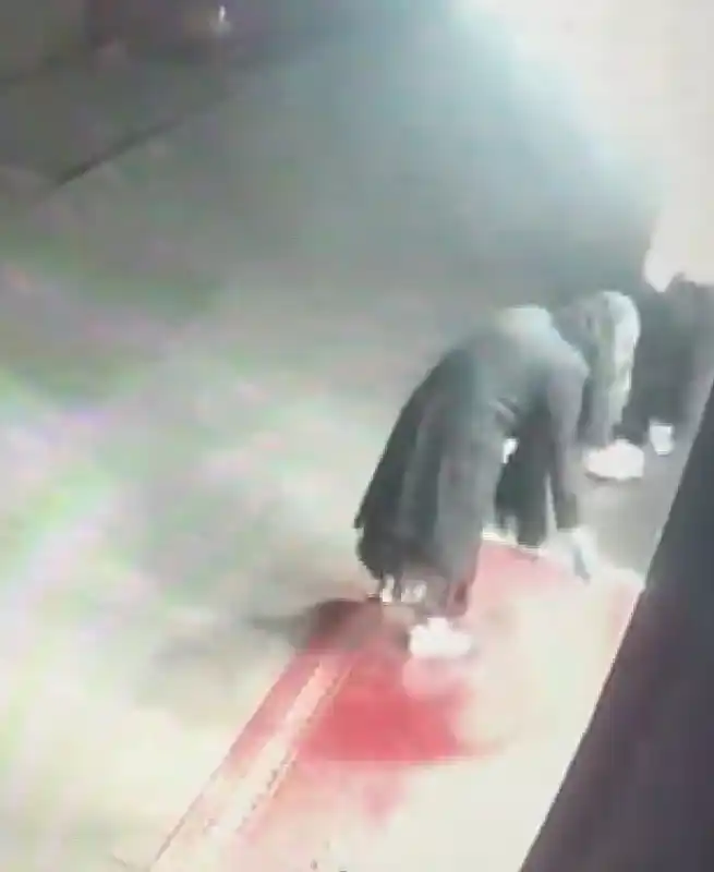 Kayseri'de apartmana idrar ve toz dökerek büyü yaptıkları iddia edilen 2 çocuk yakalandı