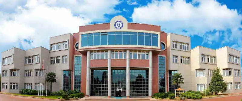 ADÜ'de Yağış Nedeniyle Yurt Yolu Kapatıldı, Alternatif Ulaşım Düzenlendi