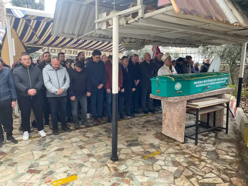 Matematik öğretmeni Vedat Sarıçam halı sahada vefat etti