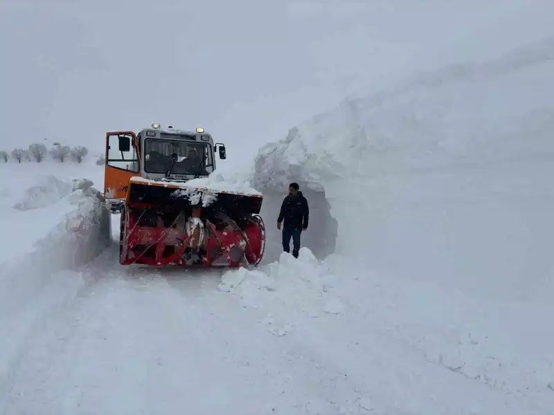 Tunceli'de 362 köy yolu kar nedeniyle kapandı, yüzlercesi açıldı