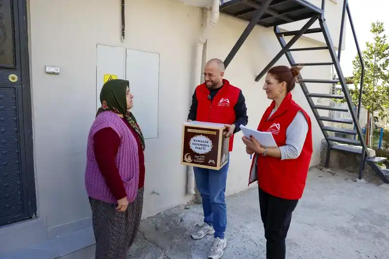 Mersin'de 120 bin Ramazan kolisi dağıtımı başladı