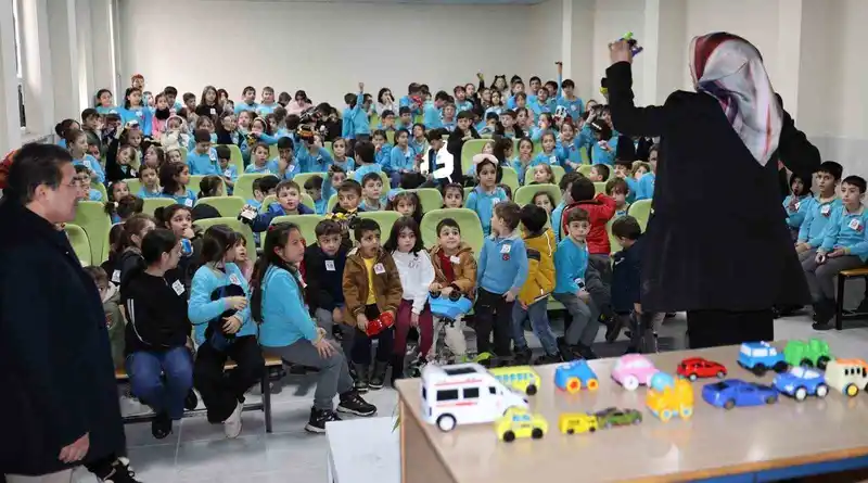 Bayburt'ta öğrencilere sağlık eğitimi veriliyor