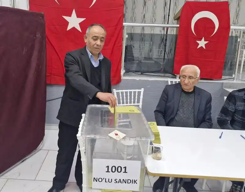 Gölbaşı Esnaf Odası'nda Niyazi Coşkun Yeniden Başkan Seçildi