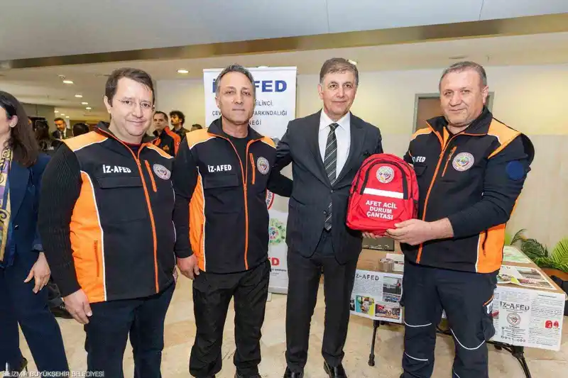 İzmir'de yangın uçağı kiralama hazırlığı ve afet dirençli kent çalışmaları