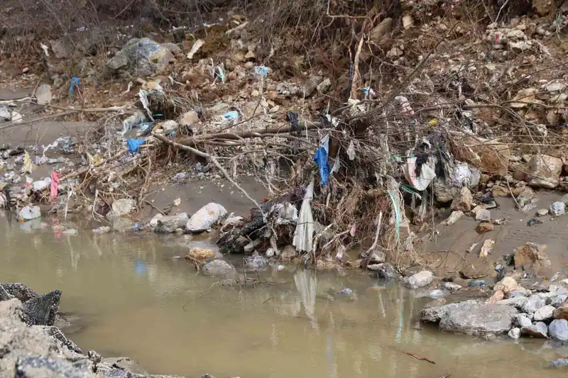 Selin ardından plastik atıklar çevre kirliliğini gözler önüne serdi