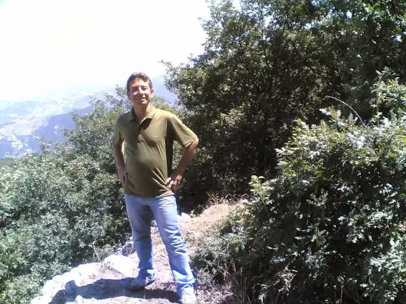 Manisa'da halı sahada kalp krizi geçiren öğretmen hayatını kaybetti