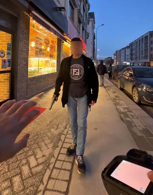 Fotoğrafçıya oyuncak silah çeken gence 1.764 TL ceza