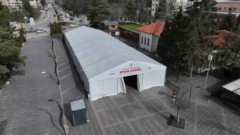 Bolu'da Kent Meydanı'na iftar çadırı kuruldu
