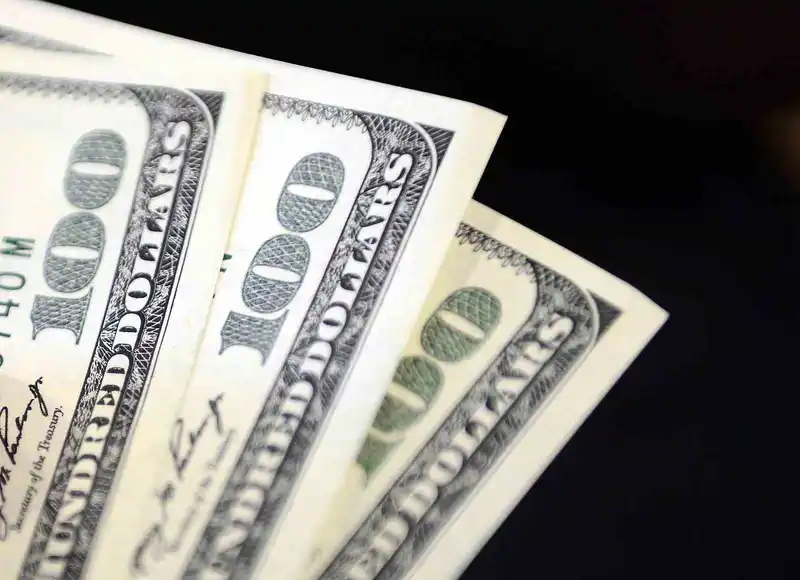 Serbest piyasada dolar 43,7270, euro 51,8120 liradan işlem görüyor