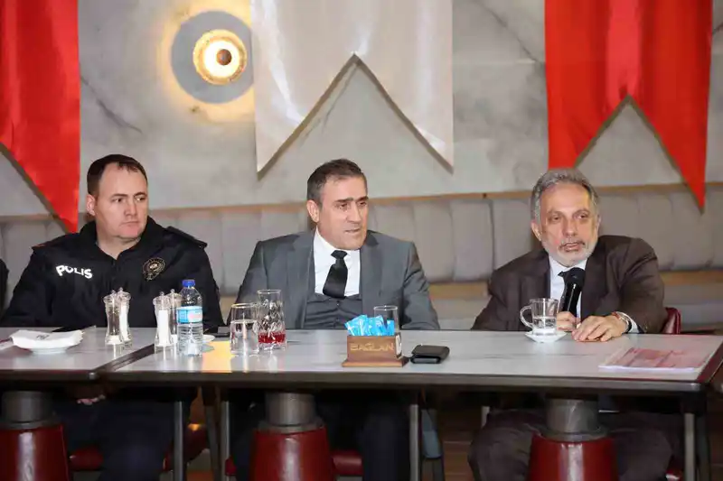 Talas'ta Muhtarlar Toplantısı: Ramazan Hazırlıkları ve Mahalle İhtiyaçları Ele Alındı