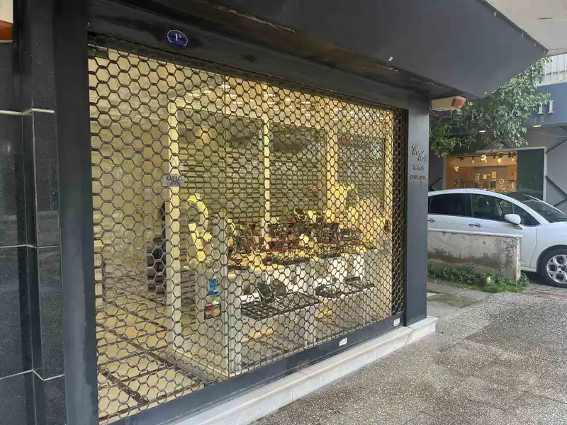 İzmir'de kuyumcu soygun girişimi: Şüpheli silahla yakalandı