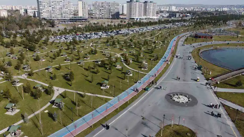Kayseri Millet Bahçesi, vatandaşların buluşma noktası oldu