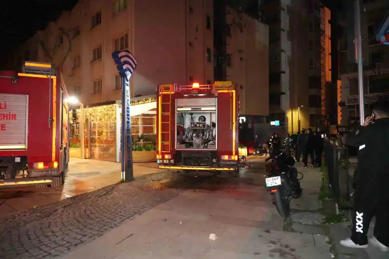 Denizli'de apartmanda elektrik panosu yangını: Bir daire kullanılamaz hale geldi