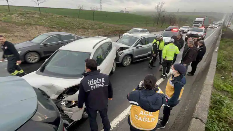 Tekirdağ Çorlu'da zincirleme kaza: 4 araç hasar gördü