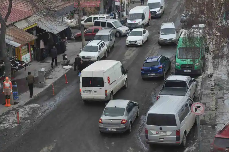 Kars'ta araç sayısı 55 bine yaklaştı, trafik yoğunluğu arttı