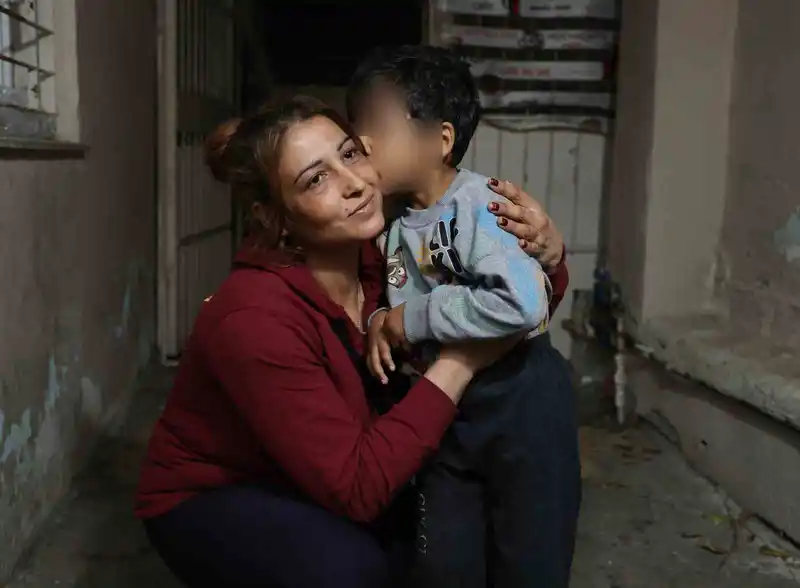 Kaan ve ailesi yeni evlerine kavuştu