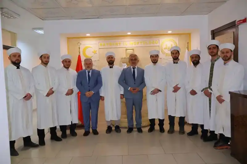 Bayburt'ta yeni imam hatiplere cübbe töreni