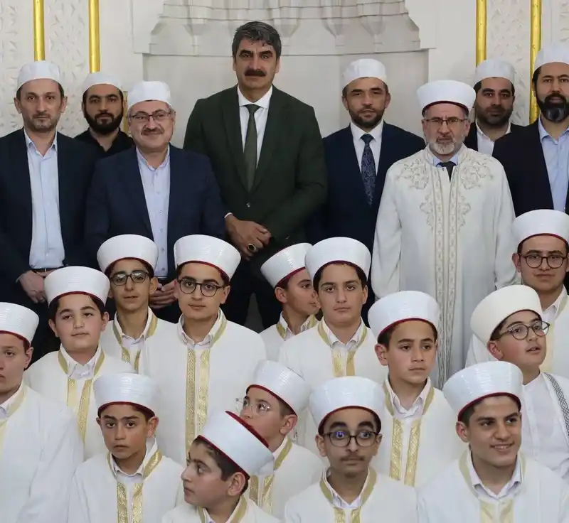 Aşkale'de 25 genç hafız icazet aldı