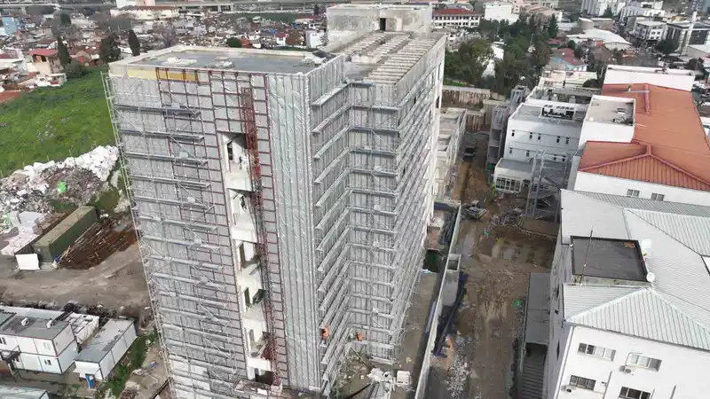 Eşrefpaşa Hastanesi'nin yeni binasında ince işlere geçildi