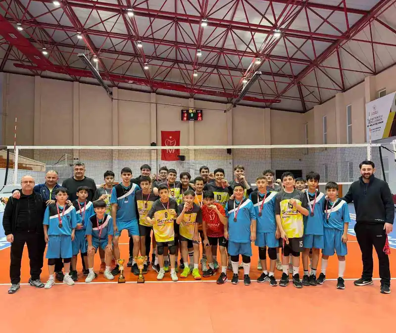 Küçük Erkekler Voleybol Süper Ligi'nde şampiyon Elit Voleybol
