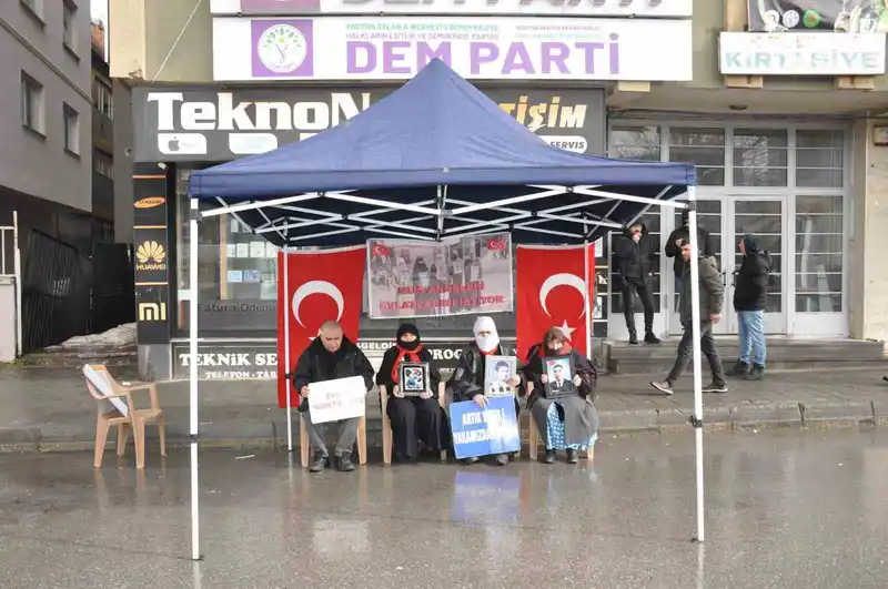 Muş'ta 235 haftadır evlat nöbeti: Anneler çocuklarına sesleniyor