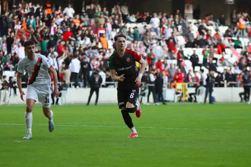 Karşıyaka'da Alpay Eroğlu sakatlandı, 2-3 hafta yok