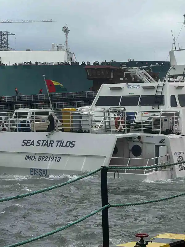 Yalova'da fırtınada mahsur kalan gemi personeli kurtarıldı