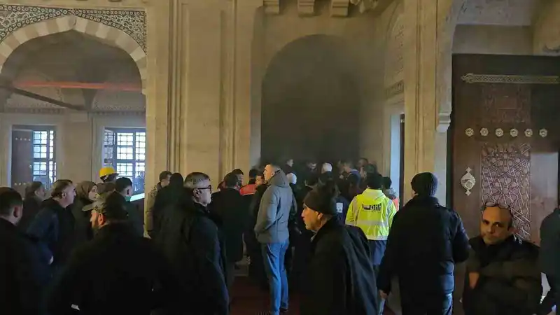 Selimiye Camii'nde açılış namazında yangın