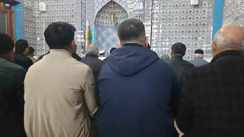 Başkale'de Ramazan'ın ilk teravih namazı kılındı